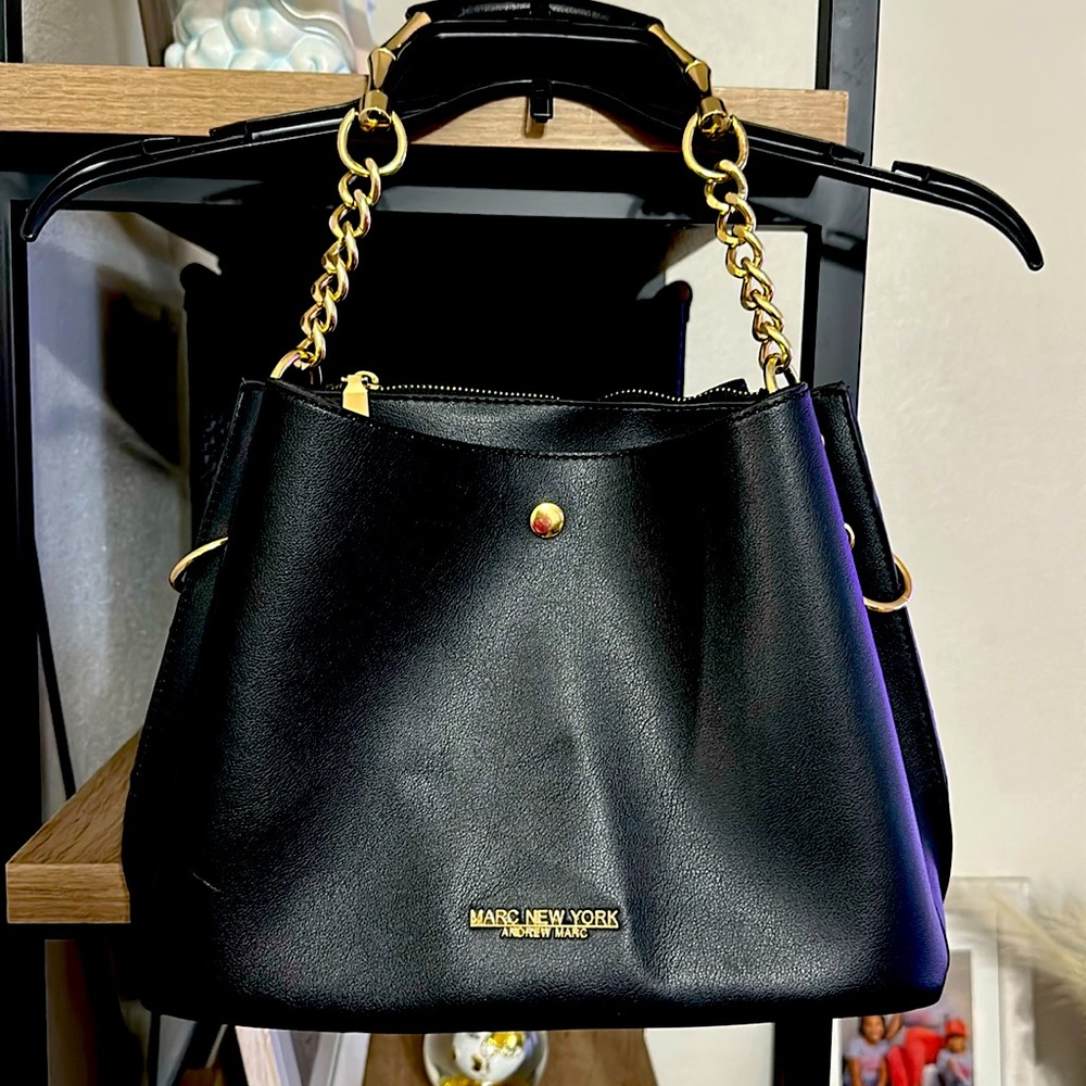 ♥️ Marc New York Genuine Leather Purse